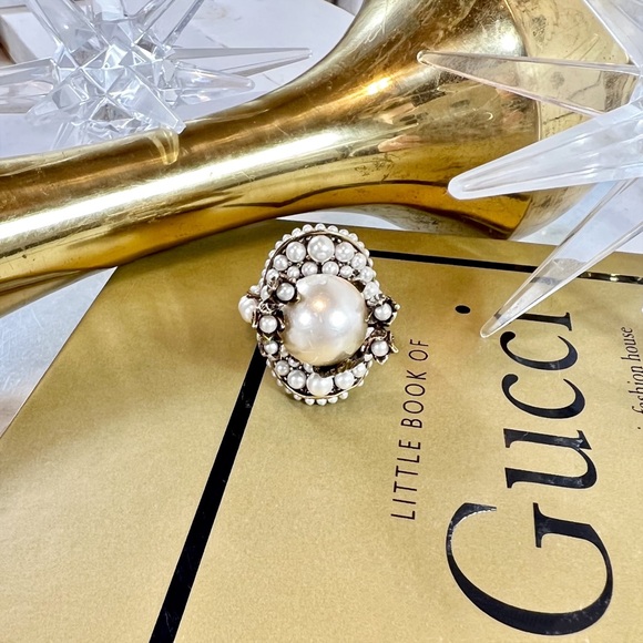 |SOLD| Gucci White & Pearl Beaded Tulip Cocktail Ring - Picture 2 of 9